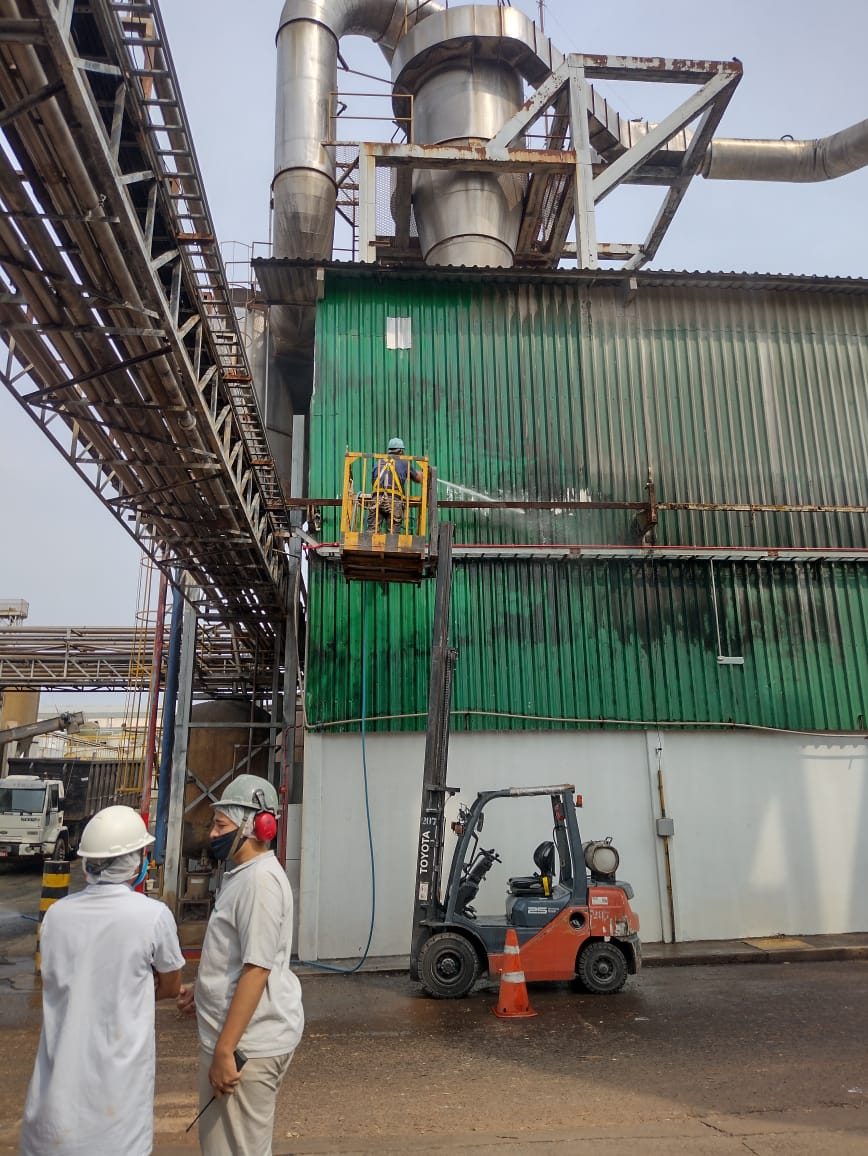 Instalação de cerca elétrica em usina industrial