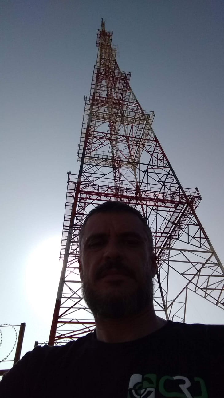 Manutenção em torres de telecomunicação